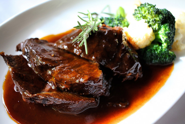 I migliori vini Rossi da abbinare ad un gustoso e succulento Brasato!