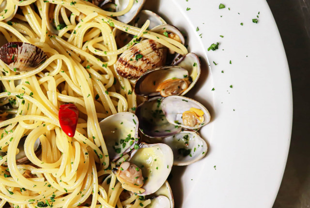 Una selezione di vini perfetti da abbinare ad uno spaghetto con le vongole!